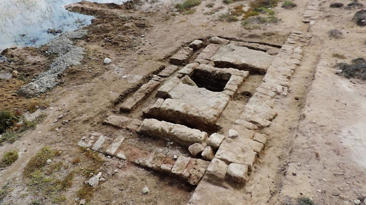 Latryna W1-1. Fot. M. Gwiazda. Źródło: <a href='https://www.map.uw.edu.pl/pl/download'_blank' rel='noopener'>Marea Archaeological Project</a>.