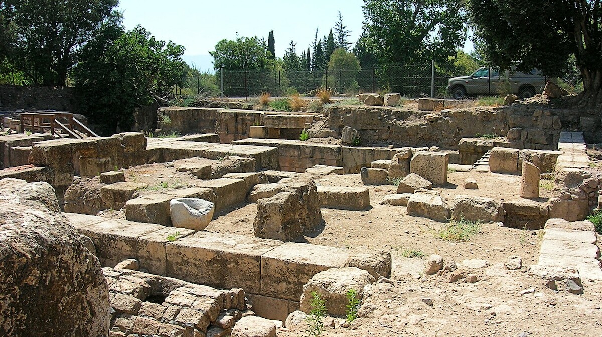 Ruiny rzymskiego miasta w Banjas. Źródło: <a href='https://pl.wikipedia.org/wiki/Banjas#/media/Plik:Banias_-_Agrippas_city_001.jpg' rel='noopener'>domena publiczna</a>.