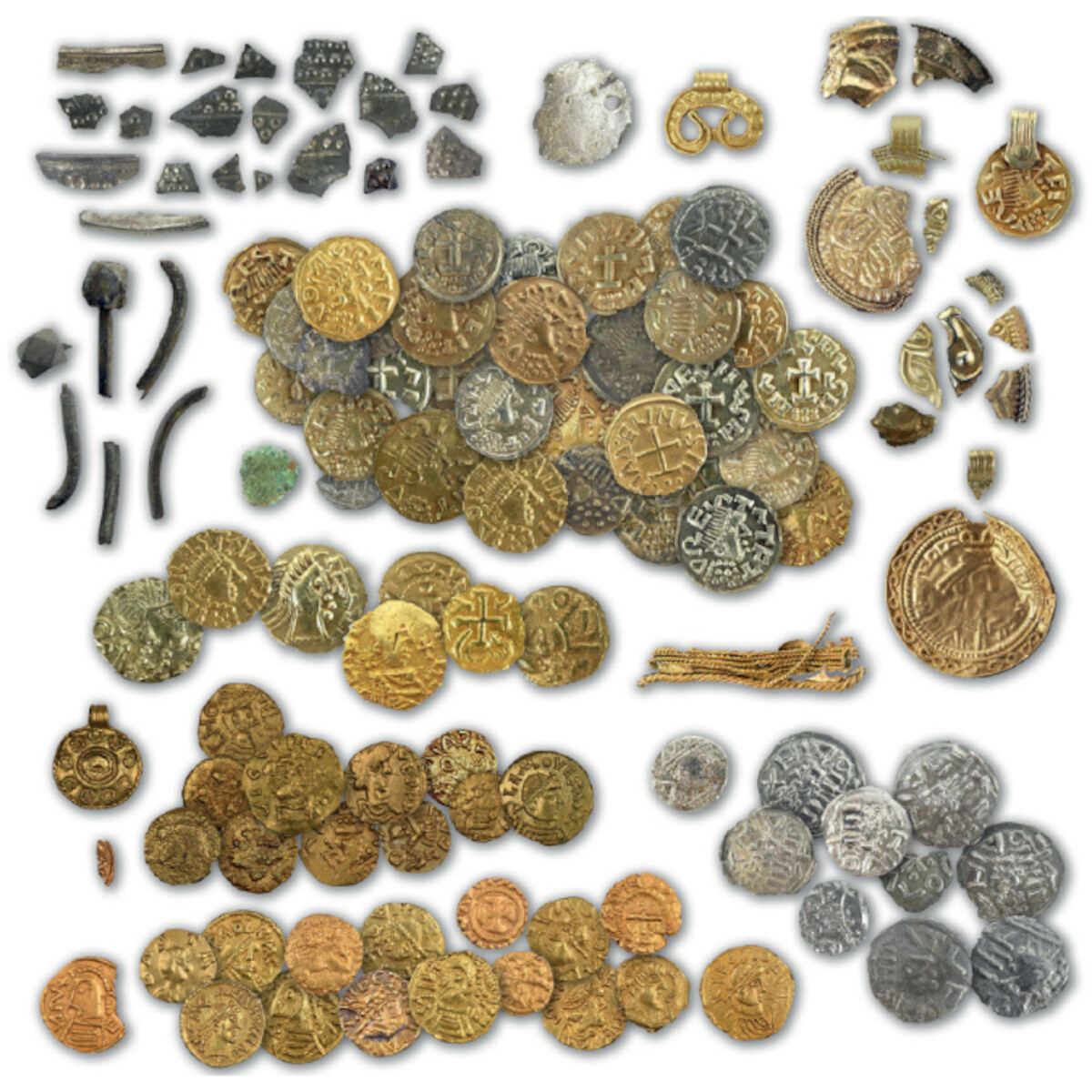 Wybór monet znalezionych na stanowiskach archeologicznych w Hezingen zaprezentowany przez autorów <a href='https://www.tandfonline.com/doi/epdf/10.1080/00766097.2024.2419198?needAccess=true'>publikacji</a>.